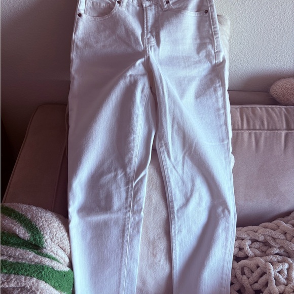 Old Navy Women's High Rise White Jeans - Picture 4 of 5